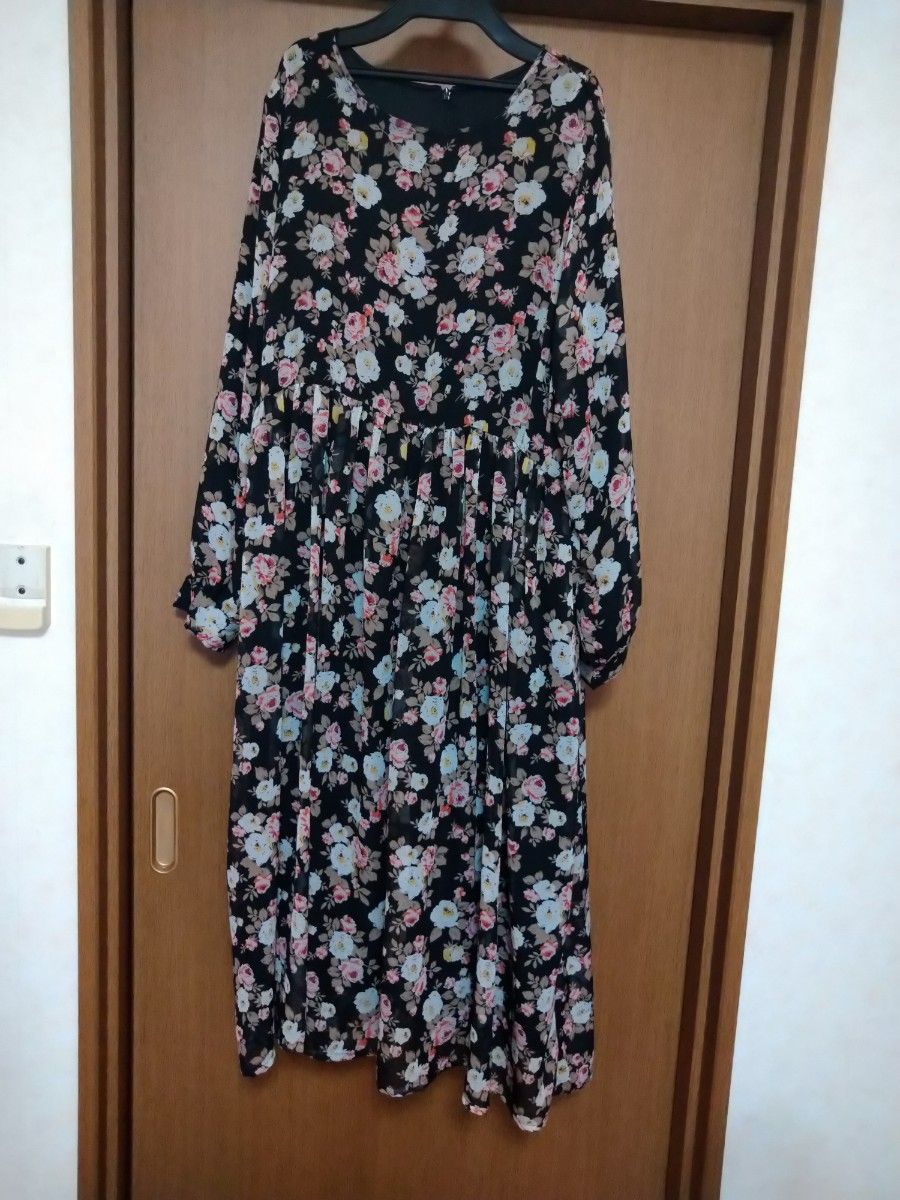L0521 プニュズ　花柄　バラ柄　ワンピース　ロングスカート　黒　大きいサイズ