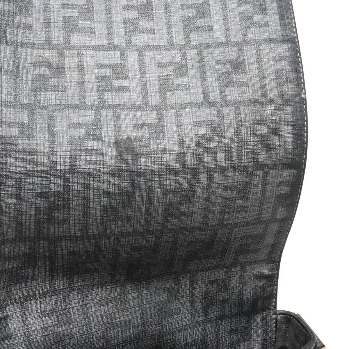 FENDI フェンディ ズッカ柄 ショルダーバッグ 斜め掛け PVC シルバー