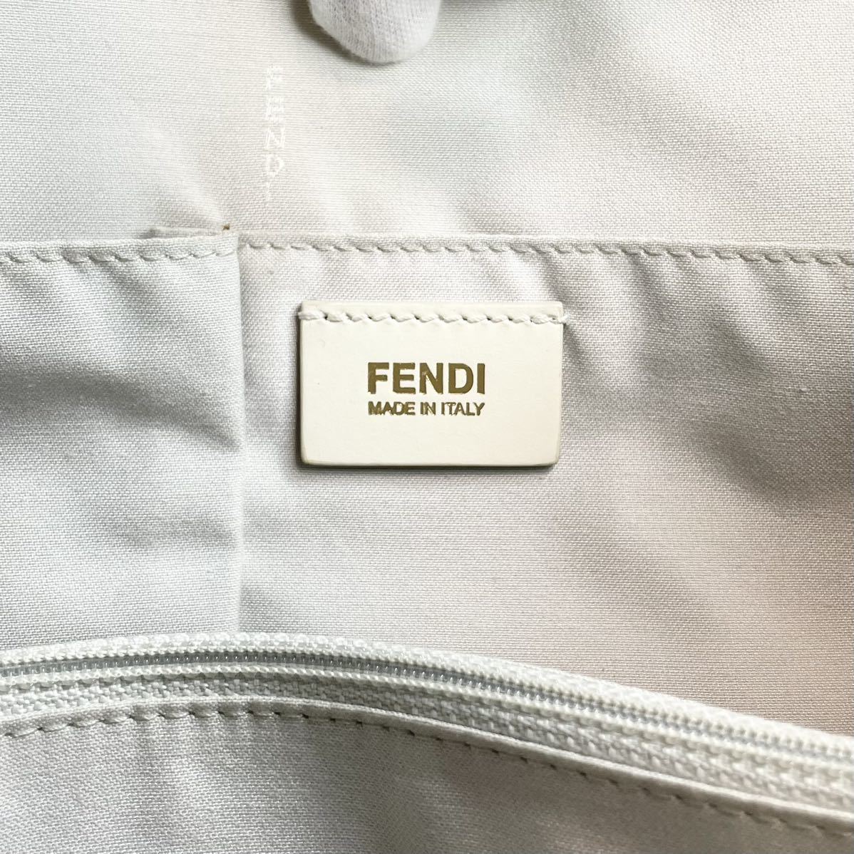 FENDI フェンディ カメレオン FF ハンドバッグ ショルダーバッグ ボストン 2way ゴールド金具 ロゴ 刻印 ホワイト 白 シボレザー シボ革_画像9