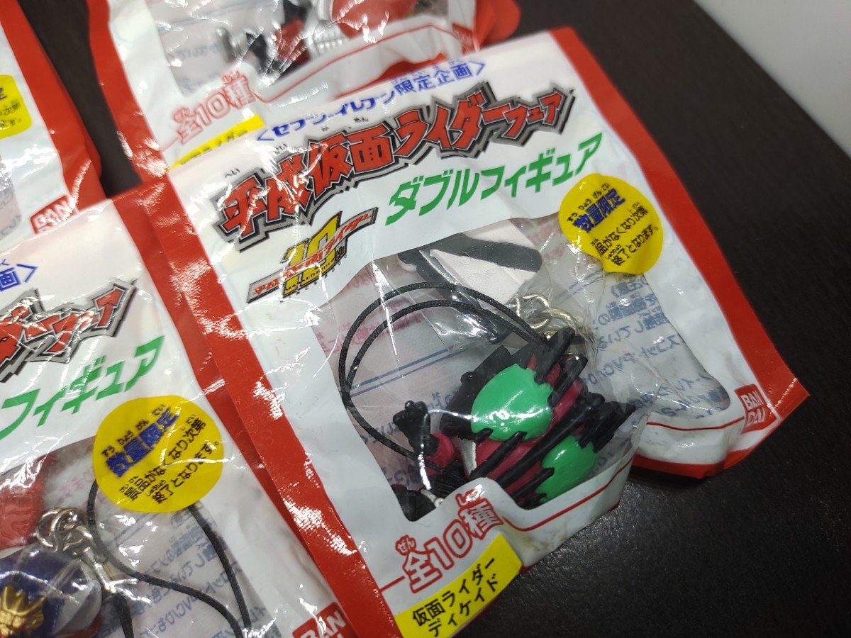 平成仮面ライダーフェア　ダブルフィギュア　ツインフィギュア　ストラップ　4個セット　響鬼　ディケイド　アギト　電王_画像3