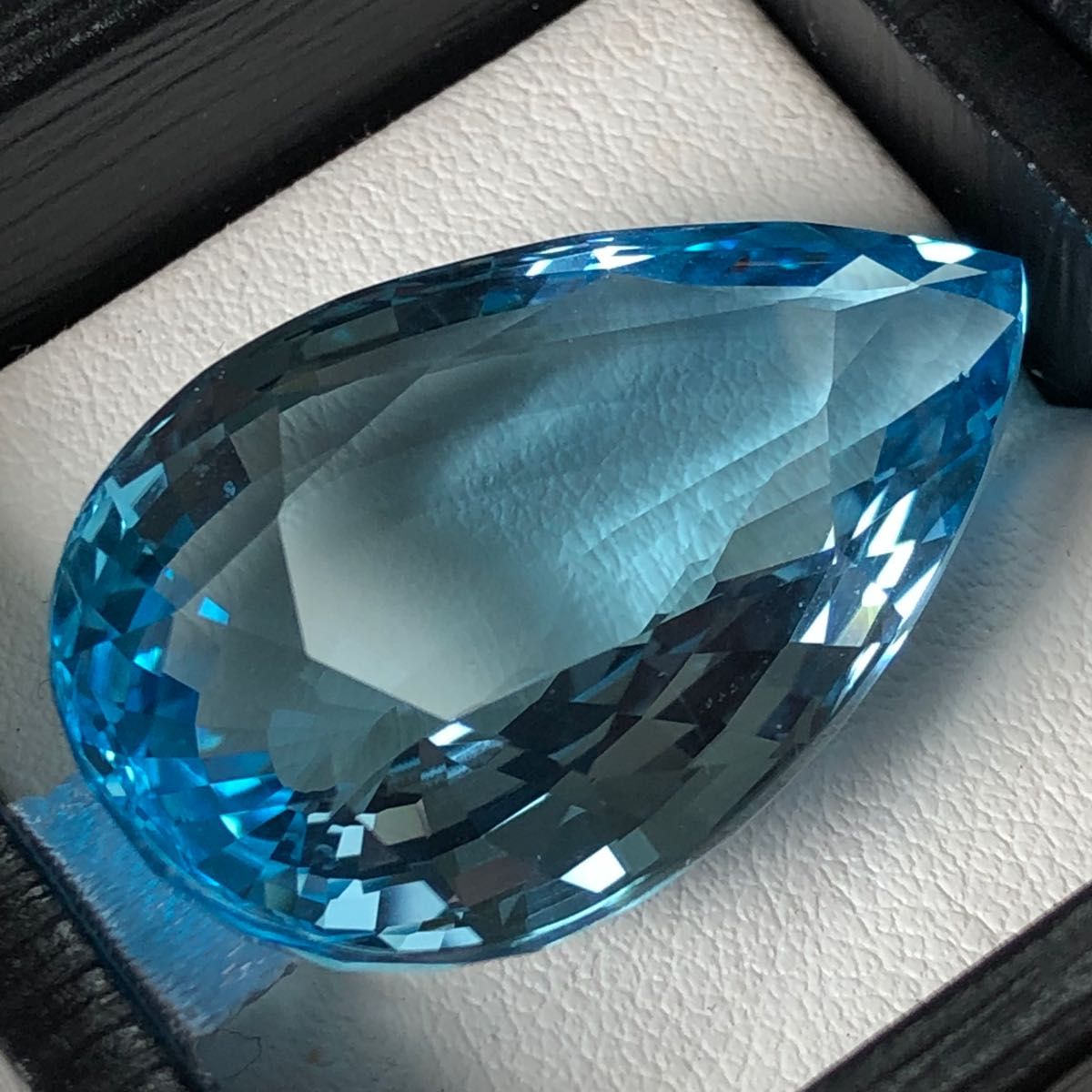 大粒 53.3 ct !!! *新品* 天然 スイスブルートパーズ