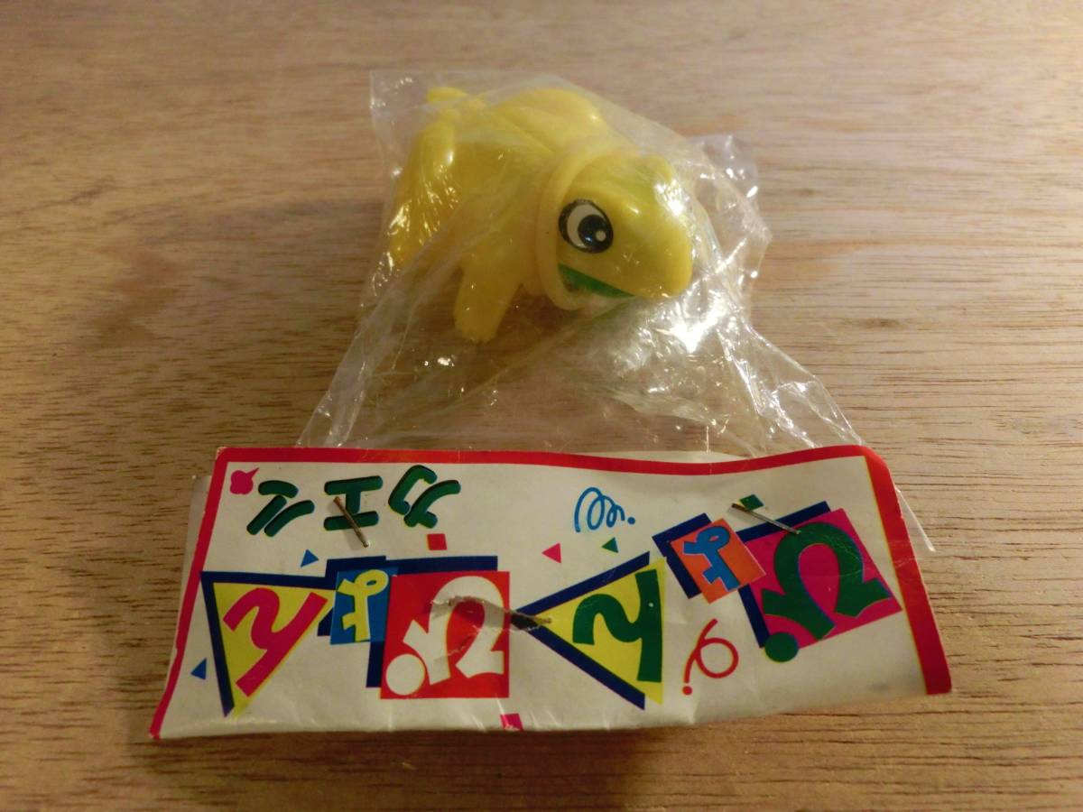 レトロ玩具 ぴょんぴょん カエル 黄 飛ぶ 跳ねる 空気 エアーポンプ 蛙 フィギュア おもちゃ デッドストック レア 希少_画像3