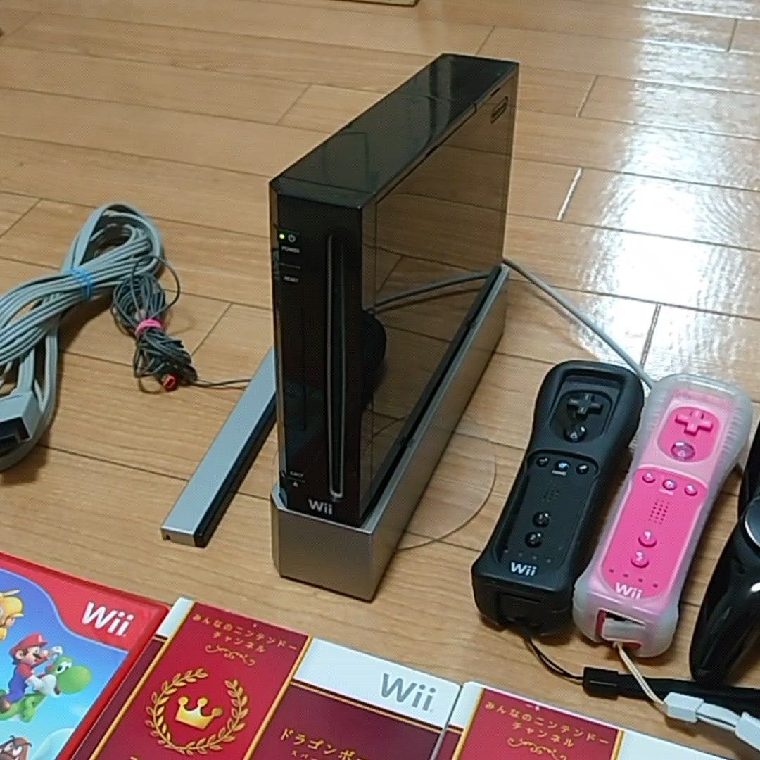 任天堂 Wii本体一式＋リモコン＋ソフト5本、内蔵ソフト 周辺機器