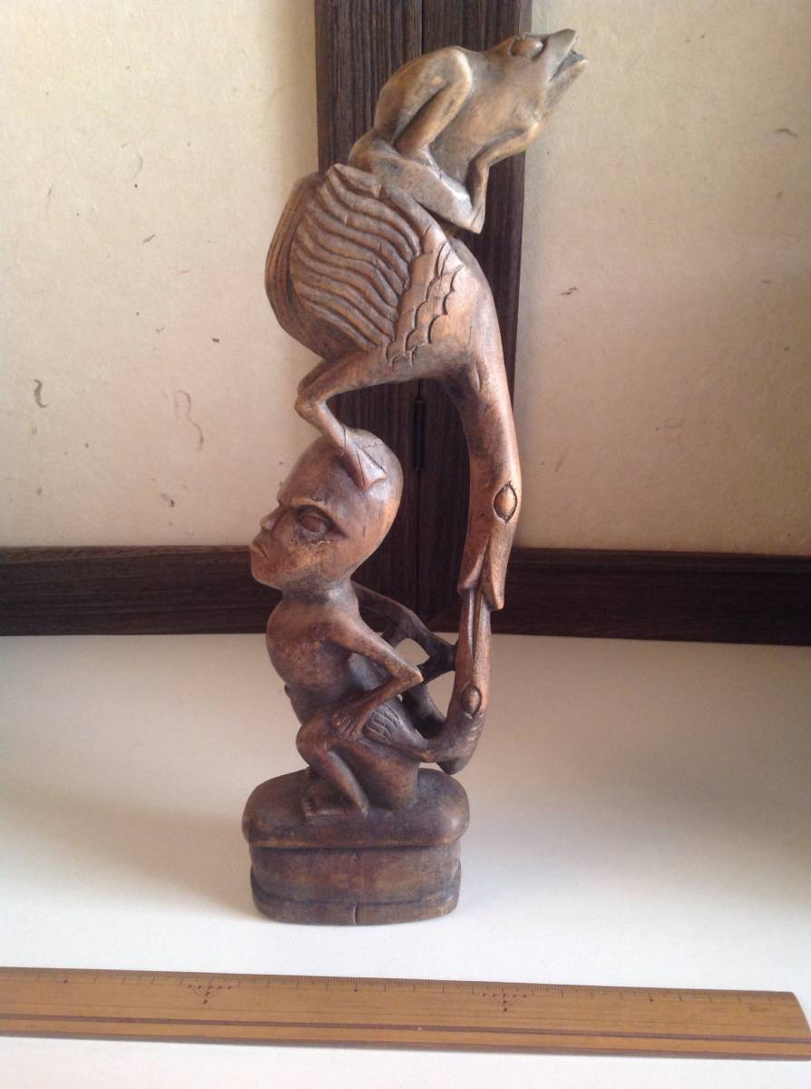 置物：プリミティブ・アート 木彫り パプアニューギニア ※人と鳥、カエル