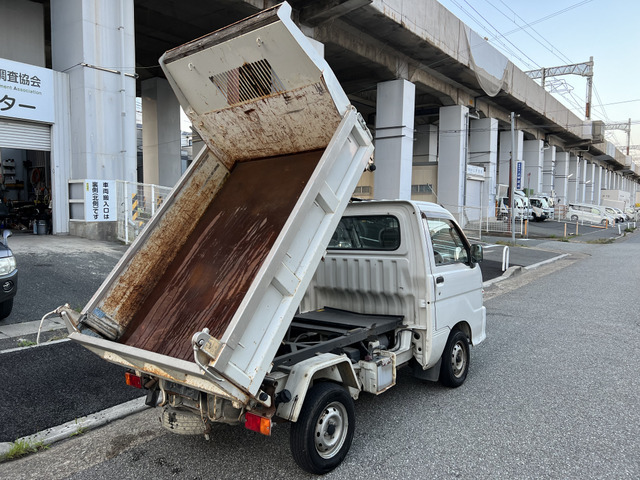 売切り 神戸 クルマ堂 ダイハツ ハイゼットダンプ 4WD 5MT 予備検査可能@車選びドットコムの画像2