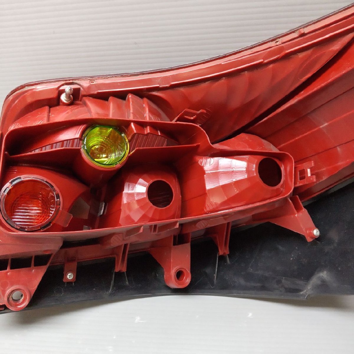 T7W5F02 Peugeot 308 original right tail lamp 1C3-4-4-/23B2078* including in a package un- possible 