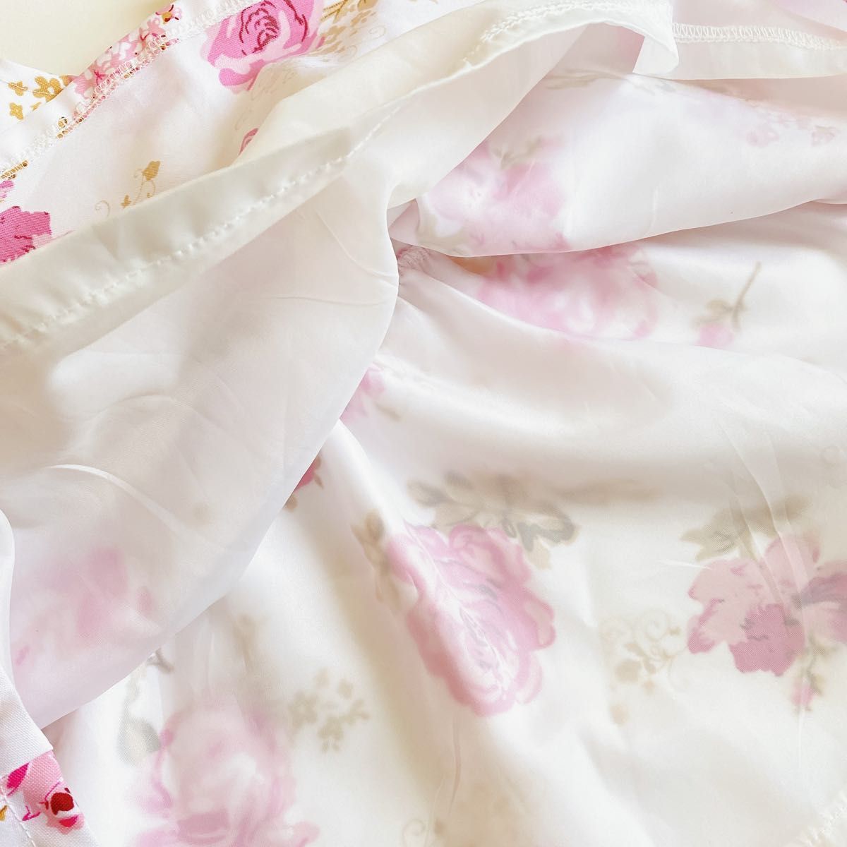 80サイズ ベビードレス　ピンクの花柄　コサージュ付き発表会 パンツ付き ワンピース　セットアップ  結婚式