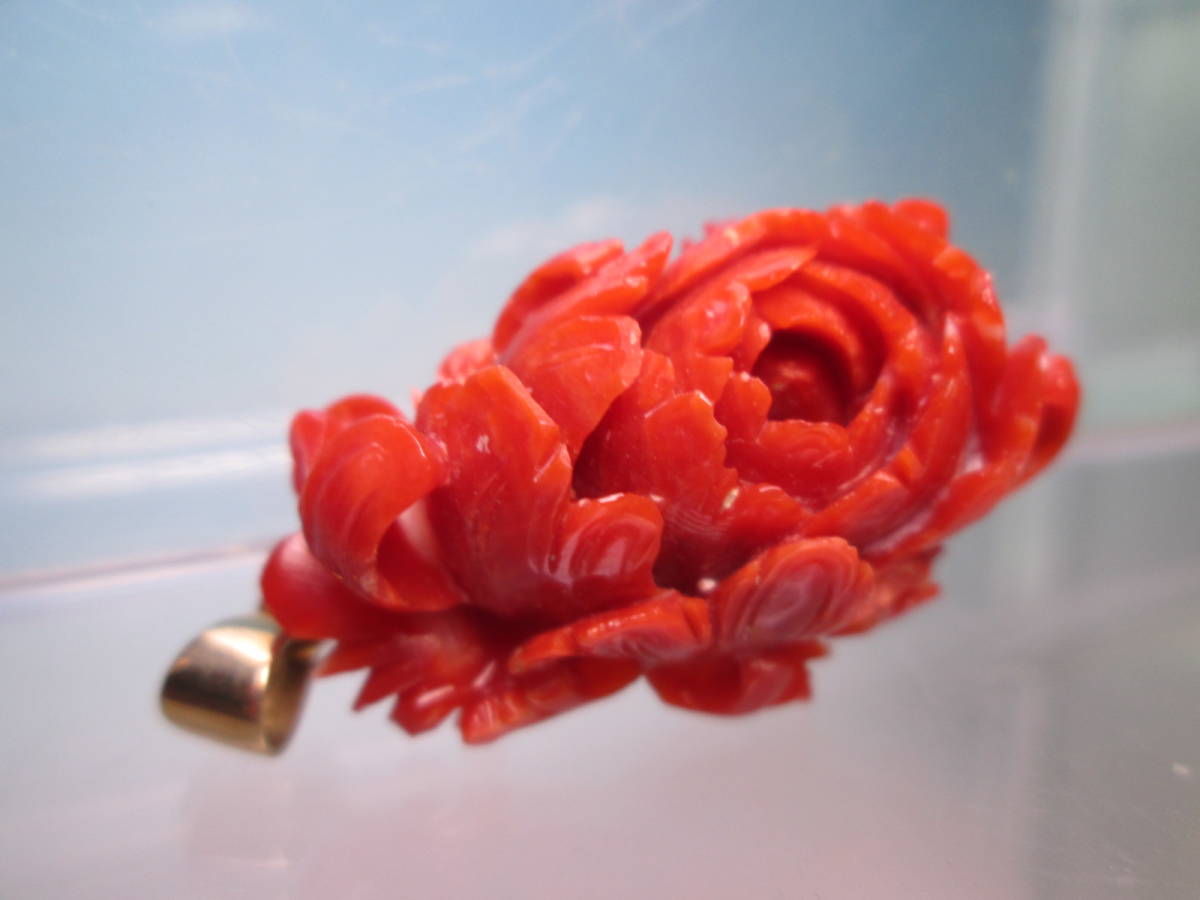 超激安 ☆K18 本珊瑚 9,96g 薔薇の花彫刻のペンダント 血赤珊瑚