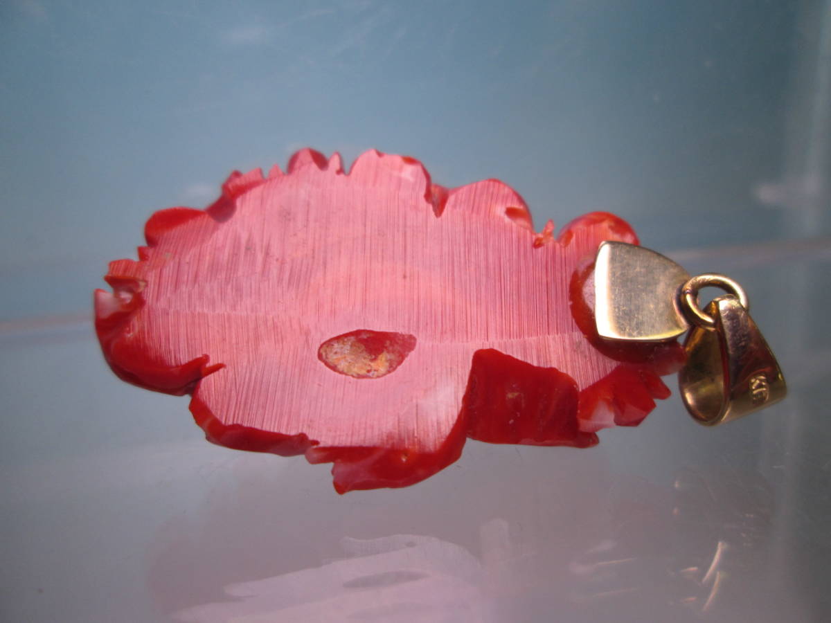 ☆K18 本珊瑚 血赤珊瑚 薔薇の花彫刻のペンダント 9,96g