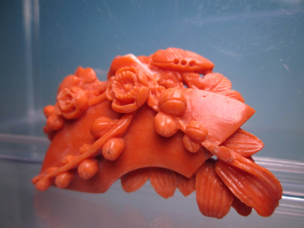 ☆アンティーク・本珊瑚 扇に松竹梅彫刻の彫物 16,56g ルース 手造りにどうぞ_画像3