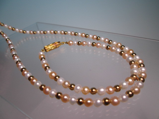 * close iron SILVERbook@ pearl. two color necklace & bracele in set case attaching 