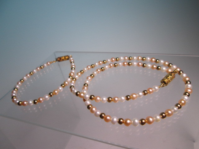 * close iron SILVERbook@ pearl. two color necklace & bracele in set case attaching 