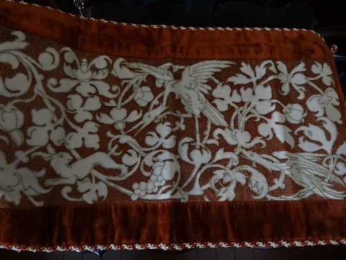 Grace アンティーク ドイツ 19世紀後半 祭壇用のシルクベルベッドと動物文の刺繍の カバー / マット / 敷物 タテ40cm × ヨコ74cm_画像5