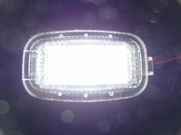 激白光！ ベンツ LED ルームランプ 単品１個　Ｃ２１８ 　シューティングブレーク　４ドアクーペ　 W218　CLS350 CLS550 CLS63　ＡＭＧ　_画像1