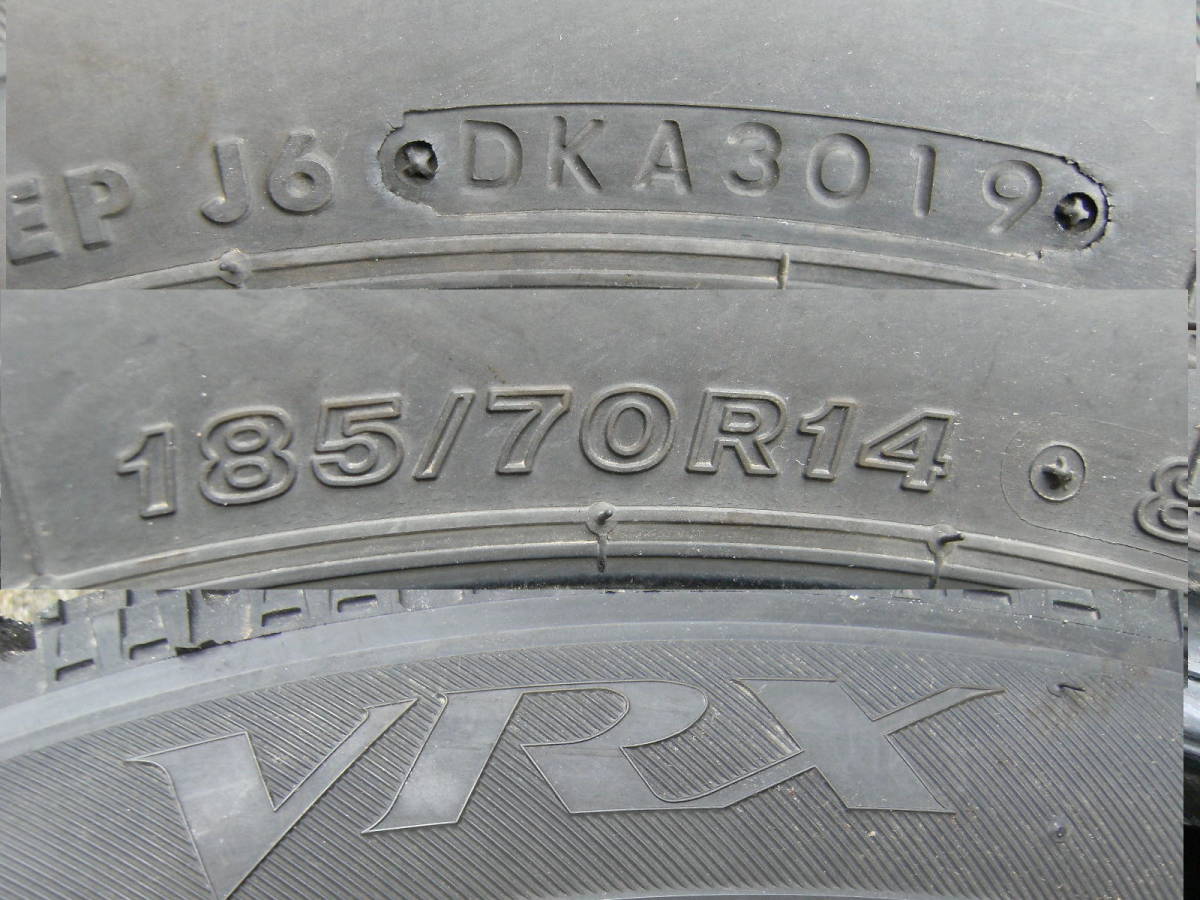 スタッドレスタイヤ4本セット　BLIZZAK VRX 　185/70R14　2019年30周製　溝3mm_画像2