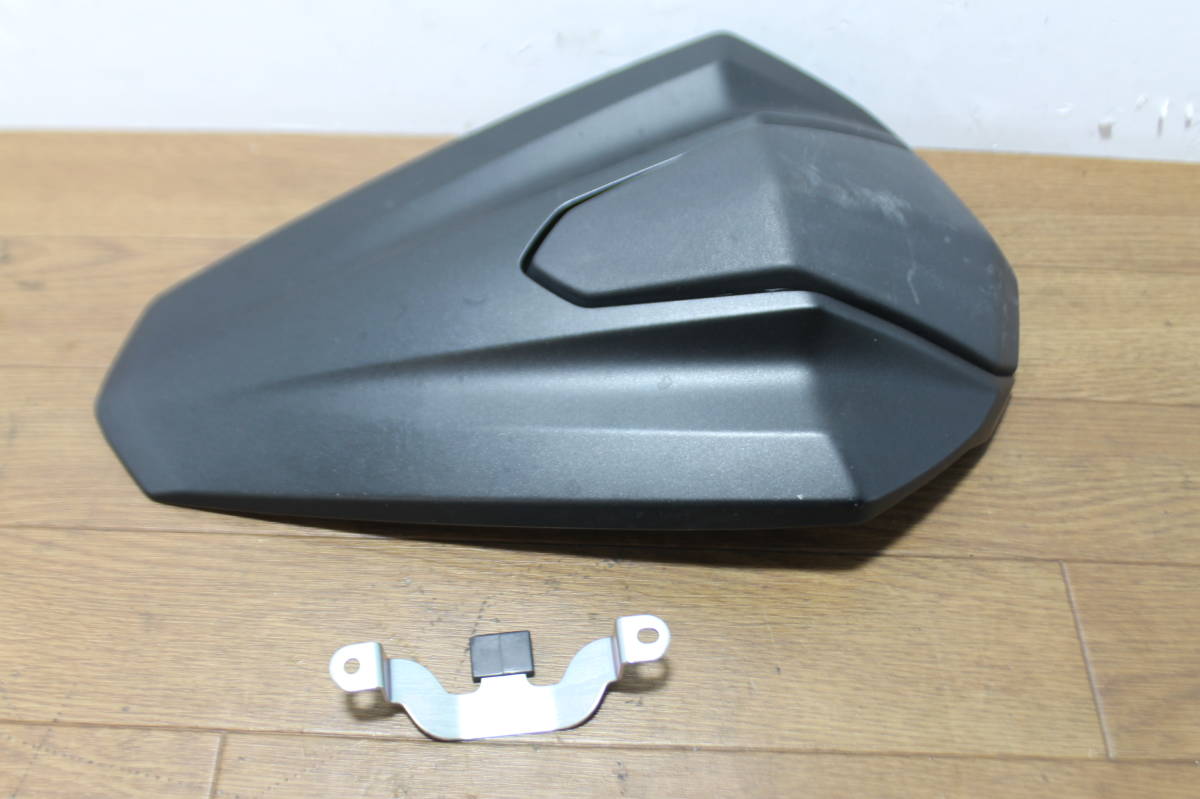 ☆カワサキ　Ninja400　250　Z250　Z400 シングルシートカバー　ピリオンシートカバー　53065-0044　ACC-0233 　取付部品　説明書付き_画像2