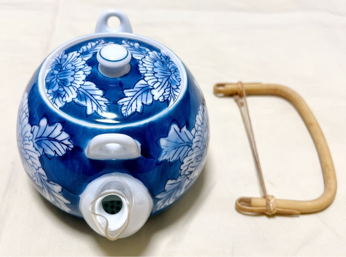 新品 有田焼 華山窯 超軽超薄 牡丹花柄急須&湯呑5客 茶器セット 新品 有田焼 華山窯 超軽超薄 牡丹花柄急須&湯呑5客 茶器セット