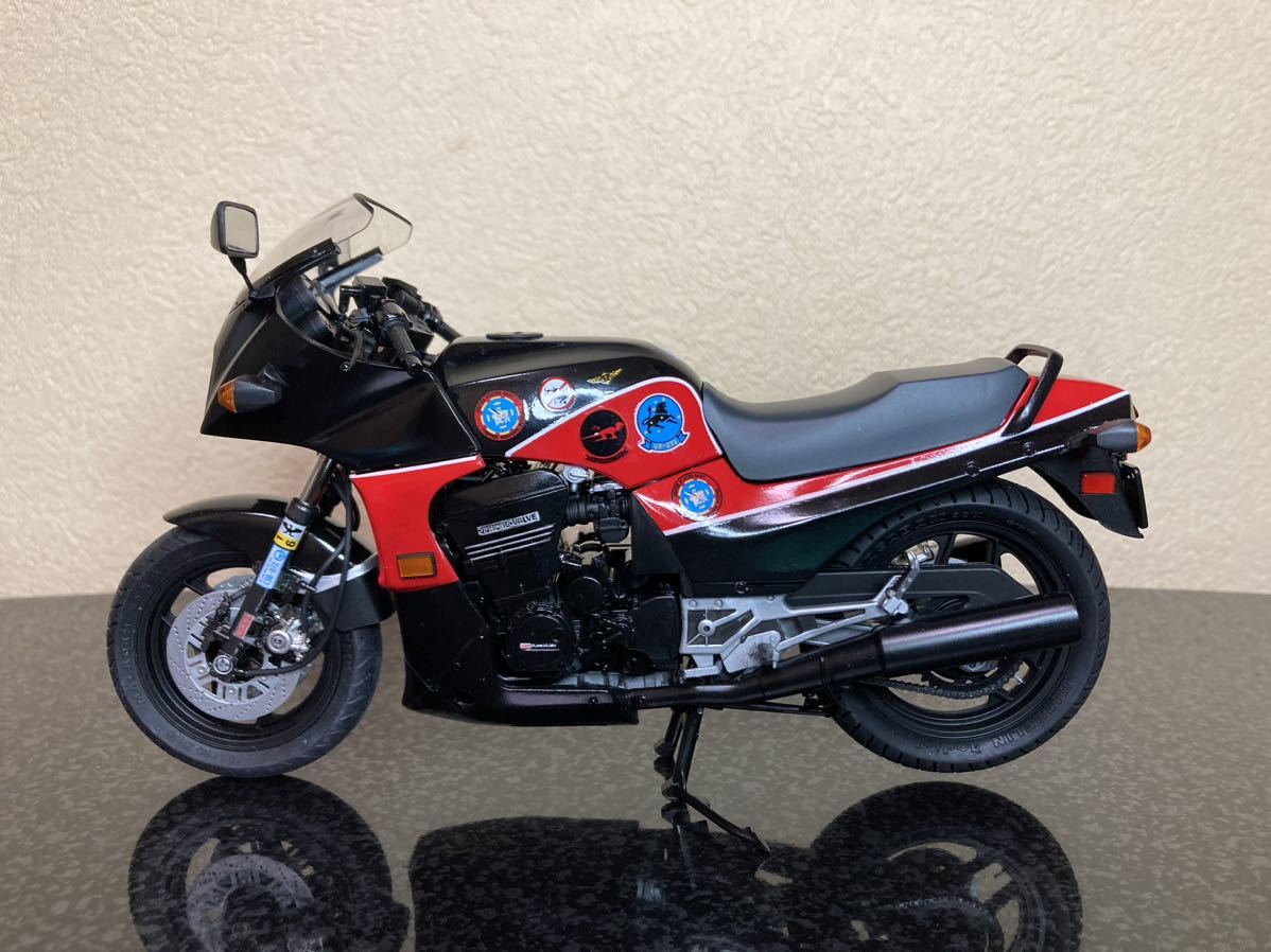 アオシマ　1/12 カワサキ　GPZ900R トップガン　マーベリック仕様　完成品_画像3