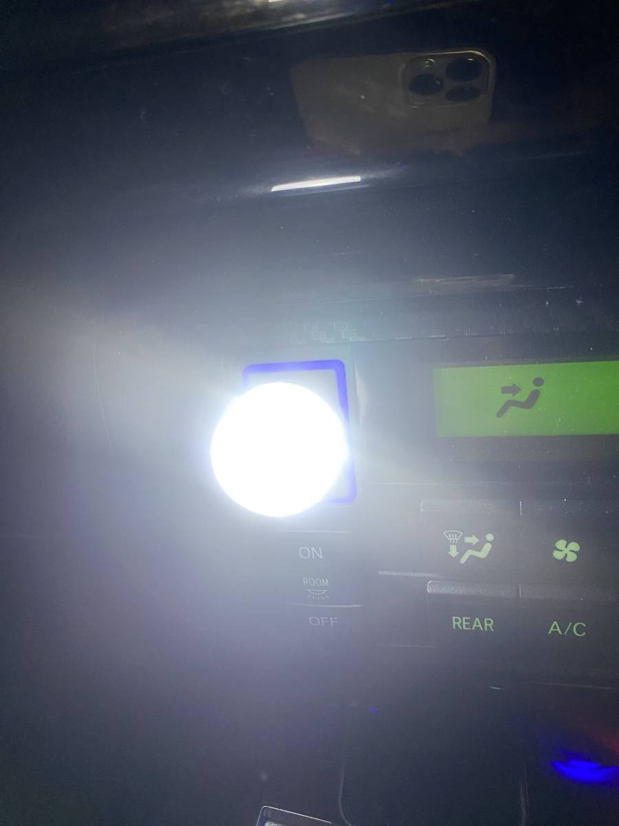 ★【送料無料】爆光　USB LED ライト　昼白色　メッチャ明るい　眩しい　パソコンMバッテリー車内 フットランプ 車内照明 ライト ポート ★_画像2
