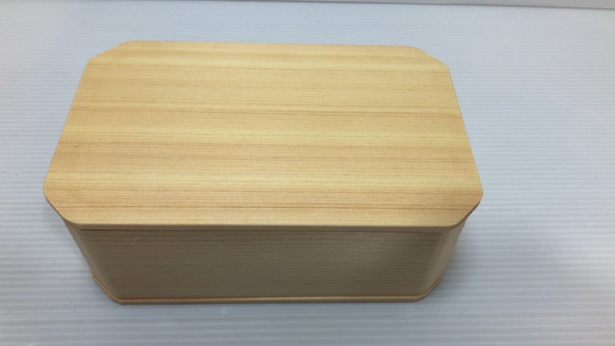 ★未使用品！送料無料！★ NUSA 岩田三宝製作所 ヒノキ 漆塗り 弁当箱 URUSHI BENTO + (間仕切り付き) 木曽ヒノキ 抗菌 ※外箱一カ所シミ有_画像6