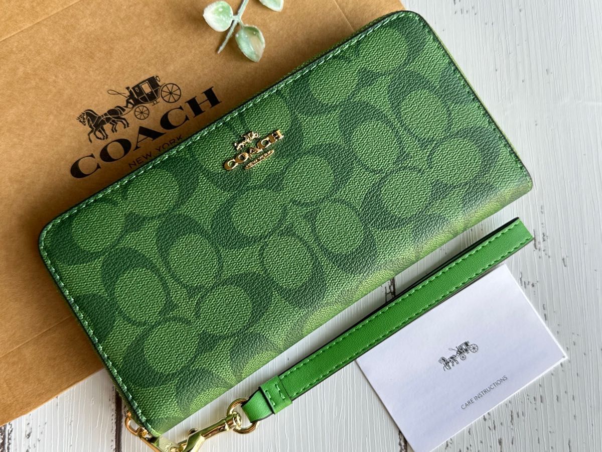 新品・未使用】COACHコーチ長財布グリーンシグネチャーストラップ付き