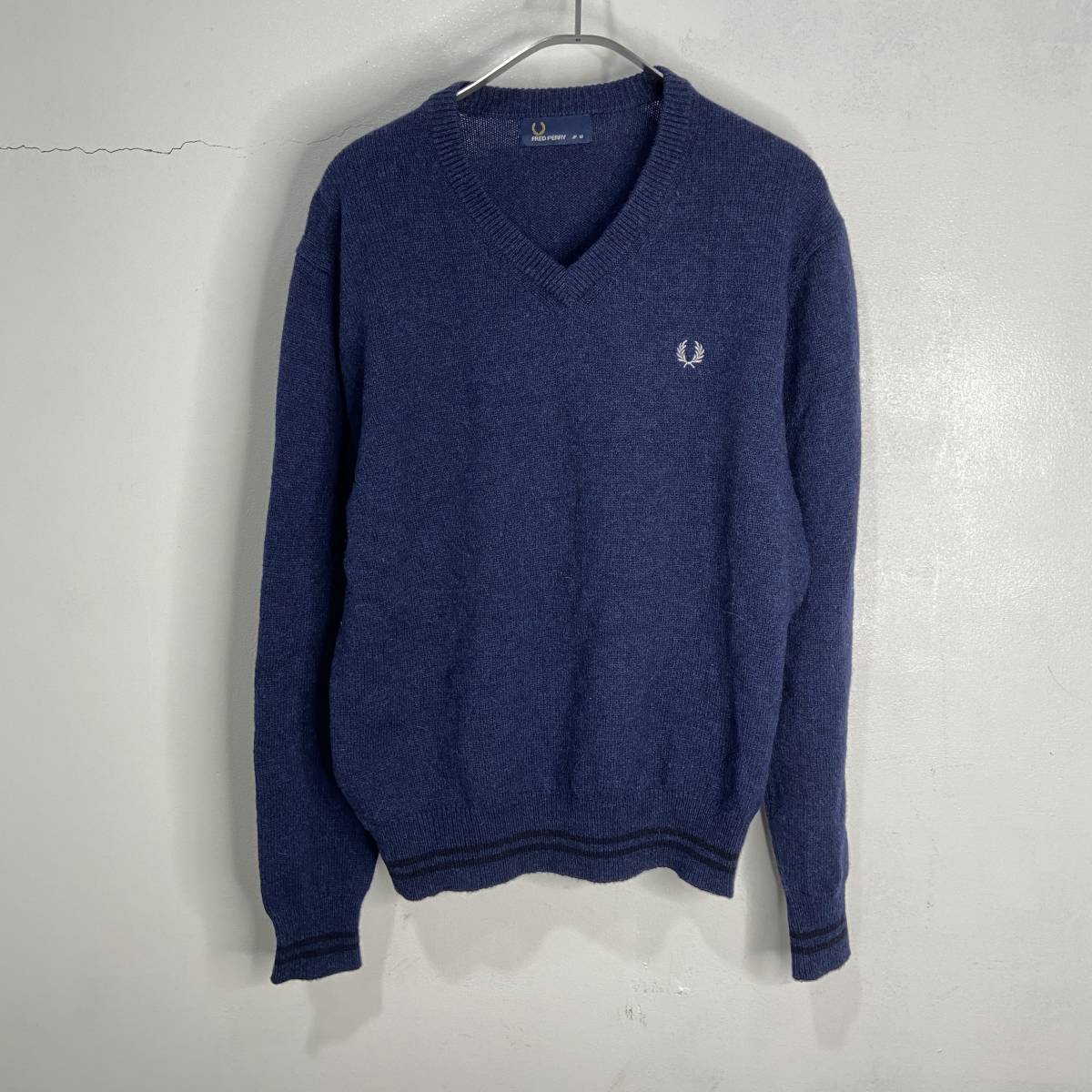  free shipping *FREDPERRY* Fred Perry *V neck wool sweater *V neck knitted * plain * navy * one Point Logo *M*E23