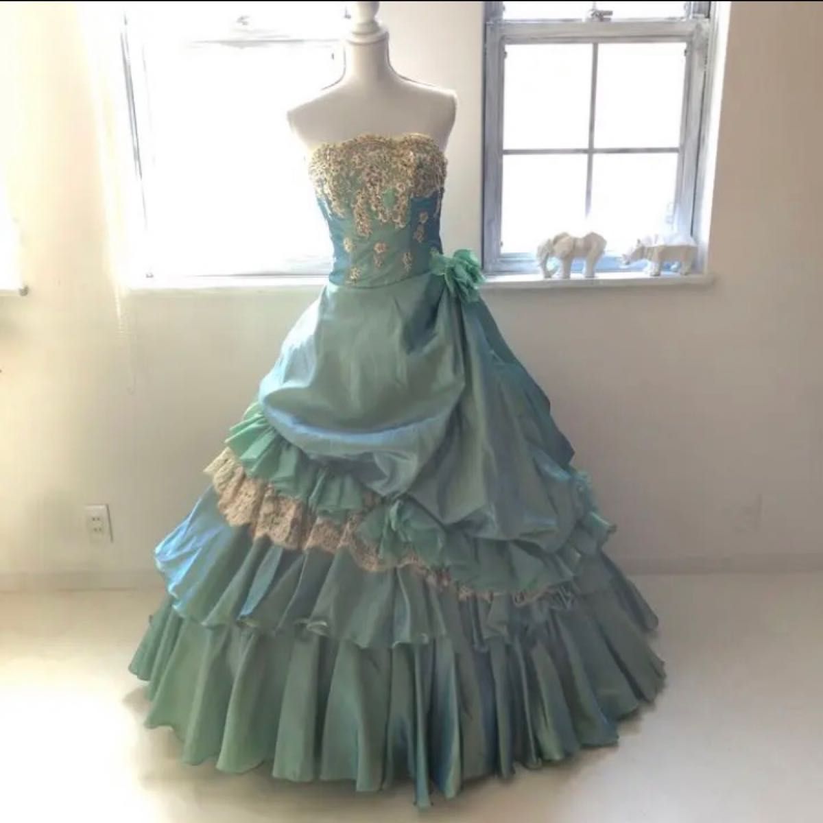 カラードレス ウエディングドレス ウェディングドレス　アンティーク風　玉虫色ドレス