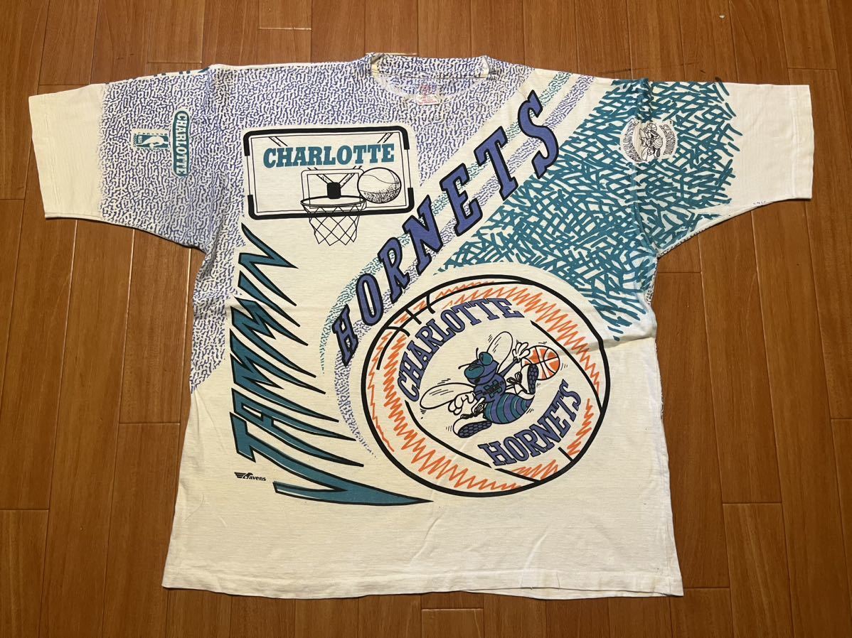 90s NBA CHARLOTTE HORNETS 大判 プリント 総柄 Tシャツ supreme ストリート 古着 リキッドブルー ジョーダン ロッドマン ビンテージ_画像1