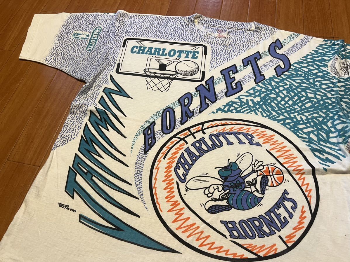 90s NBA CHARLOTTE HORNETS 大判 プリント 総柄 Tシャツ supreme ストリート 古着 リキッドブルー ジョーダン ロッドマン ビンテージ_画像2