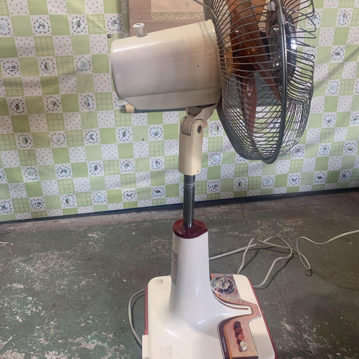 [JX8] Showa Retro antique retro electric fan electric fan TOSHIBA Toshiba F-220C yawing timer type [ electrification, rotation only verification ][ mail 160 size ]