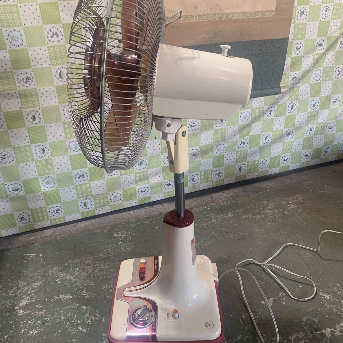 [JX8] Showa Retro antique retro electric fan electric fan TOSHIBA Toshiba F-220C yawing timer type [ electrification, rotation only verification ][ mail 160 size ]