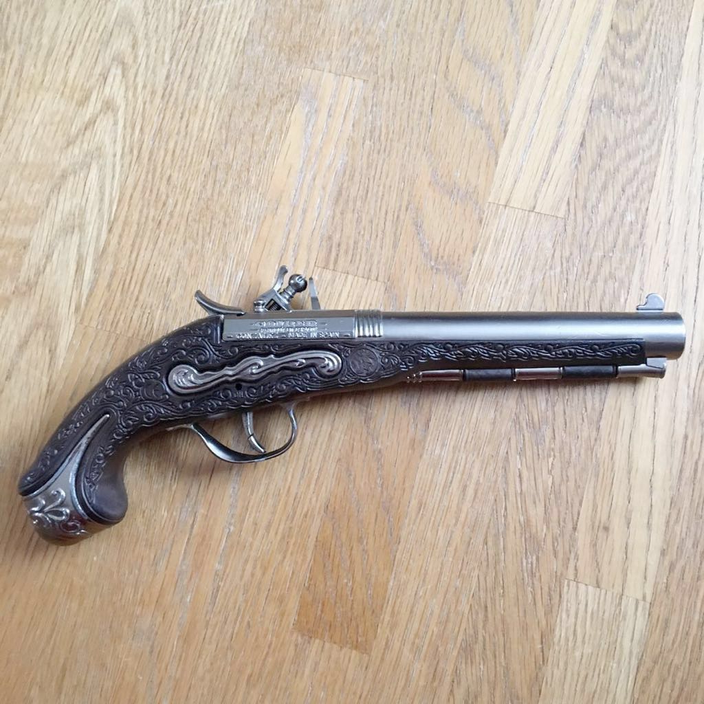 * old gun middle .19 century old . gun piste ru Classic gun western sea . model gun equipment ornament for used gun CARIBE tea ka real gachi size 