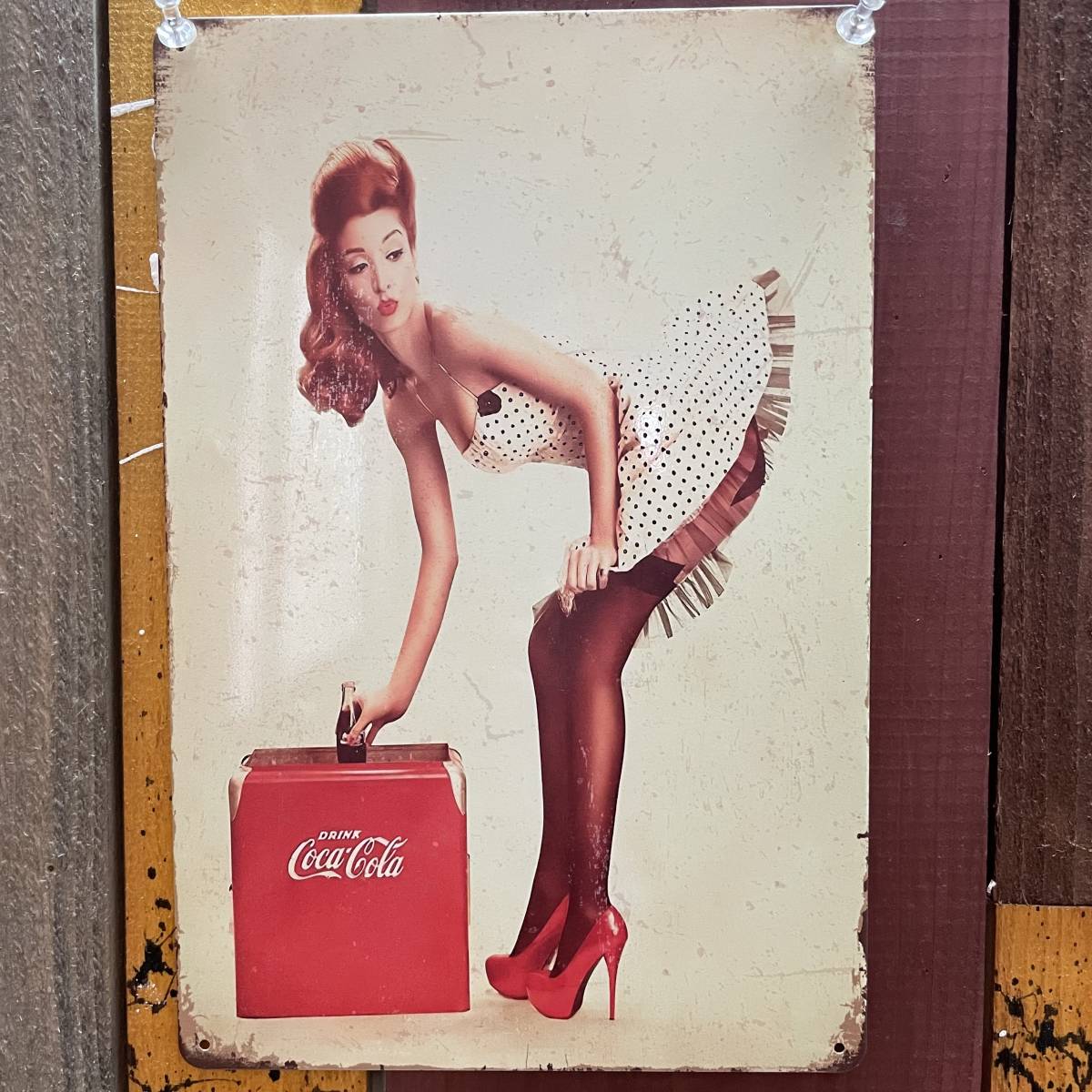3枚 新品 壁掛けプレート コカ・コーラ Coca-Cola 金属パネル 壁飾り アメリカ雑貨 美女 ブリキ看板 アンティーク ヴィンテージ 昭和レトロ_画像6