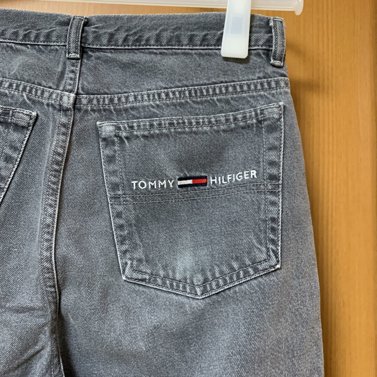 TOMMY HILIFGER ブラックデニム　バギーパンツ　W29〜30位 L29〜30位_画像3