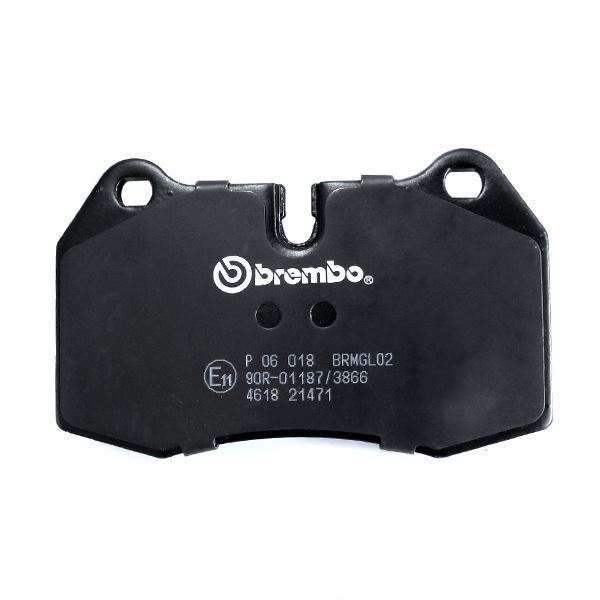【送料無料】 brembo ブレンボ ブレーキパッド フロント用 P50 093 MERCEDES BENZ W117 (CLA) 117342 BLACK ディスクパッド ブレーキパット_画像3
