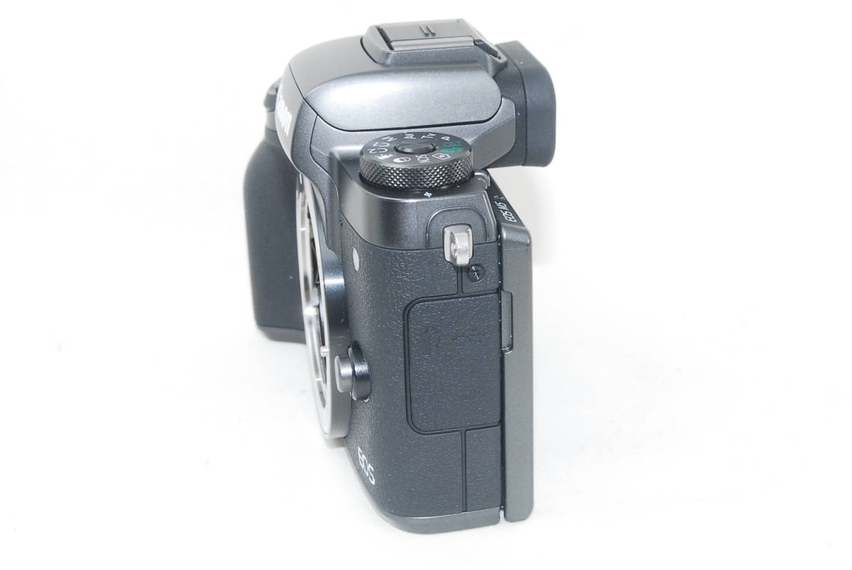 ☆美品☆Canon キャノン EOS M5 ボディ 大人気のミラーレス一眼カメラ