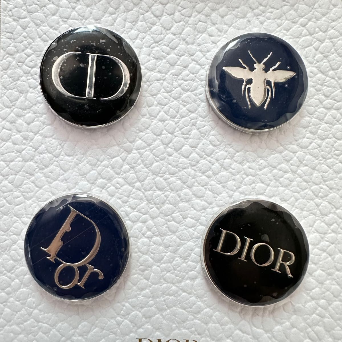 Christian Dior ディオール ノベルティ ピンバッジ 4つセット 新品未使用｜PayPayフリマ
