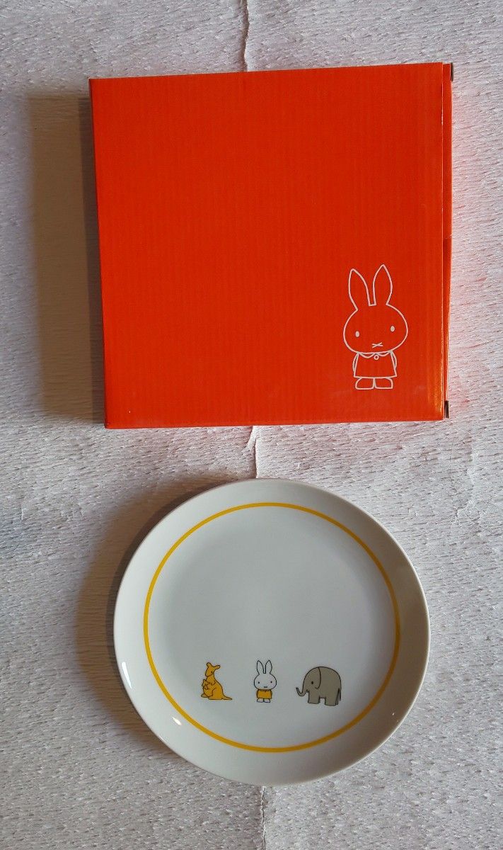 miffy (未使用) 非売品☆ミッフィー ＆ フレンド☆皿☆白☆直径 × １９・２