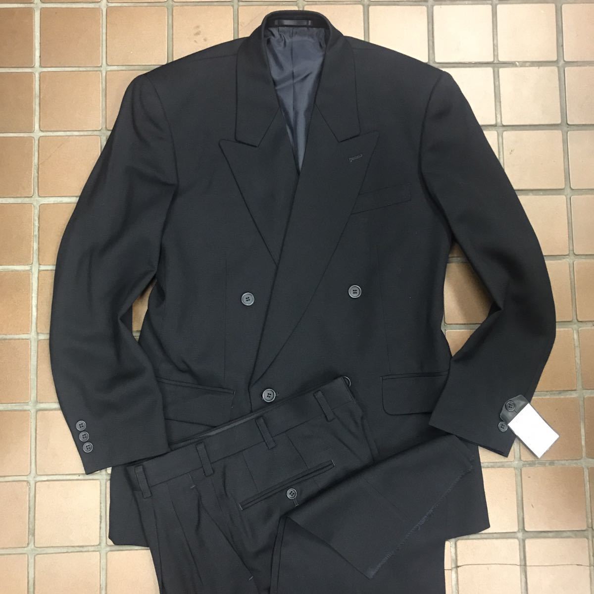 訳あり商品 【衝撃の価格】ダブルスーツ セットアップ/新品★激安★/サイズS 2タック/90年代スーツスタイル 黒 ブラック/サイドベンツ A4 ダブルスーツ 訳あり商品 【衝撃の価格】ダブルスーツ セットアップ/新品★激安★/サイズS 2タック/90年代スーツスタイル 黒 ブラック/サイドベンツ A4 ダブルスーツ