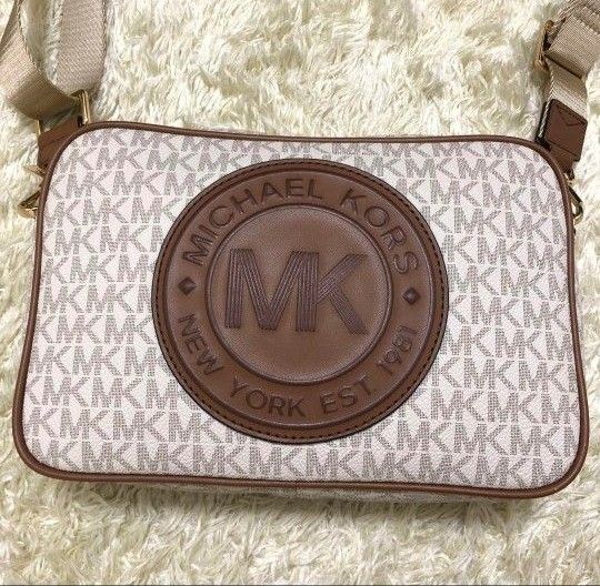 【美品】MICHEAL KORS マイケルコース　カメラバッグ　デカロゴ　モノグラム　総柄　ショルダー 白系 