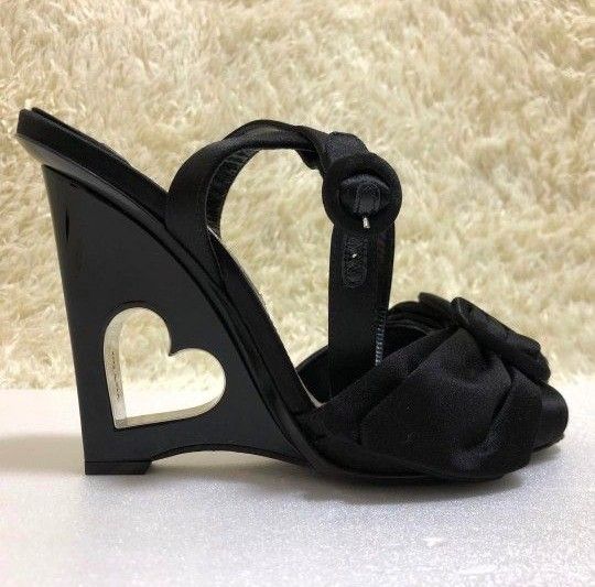 【極美品】 PRADA プラダ　近年モデル　パンプス　ヒール　ハート　ストラップ　リボン　黒 サンダル ミュール