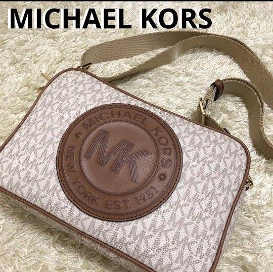 【美品】MICHEAL KORS マイケルコース　カメラバッグ　デカロゴ　モノグラム　総柄　ショルダー 白系 