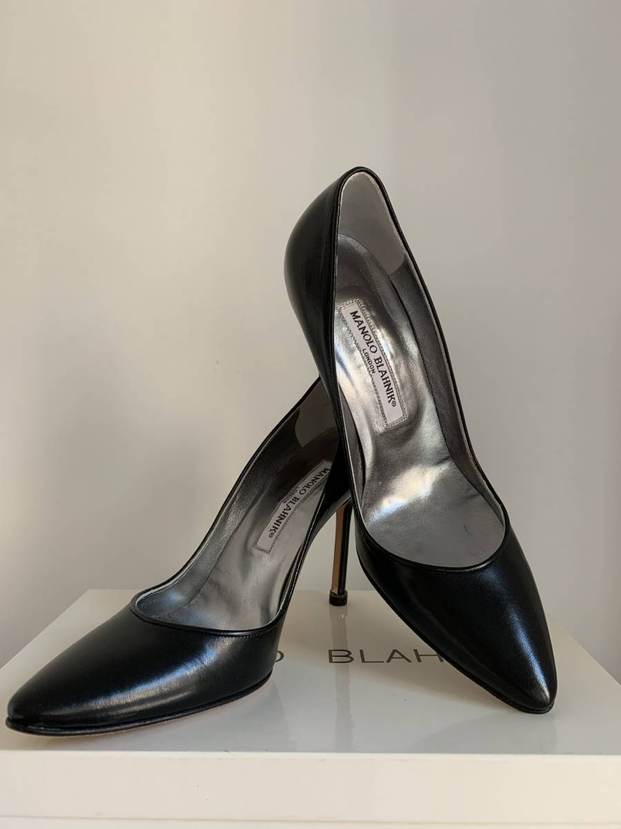 37 MANOLO BLAHNIK キャロリン パンプス 黒 24 レザー-