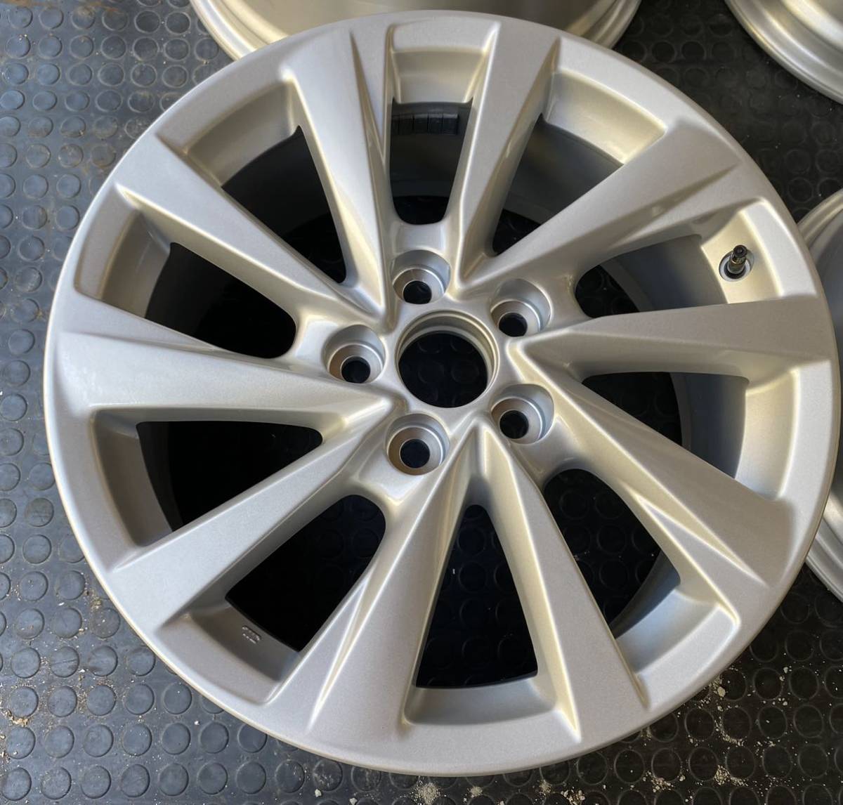 ○即決○新車外し トヨタ カムリ 後期 純正 17インチホイール 4本