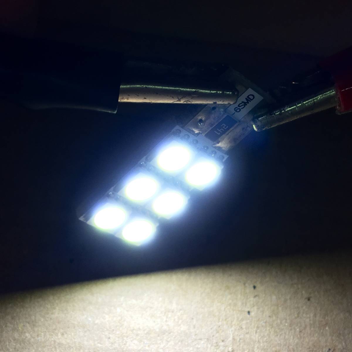□L715 新品 LEDルームランプ T10 ルームライト LEDライト LEDランプ ホワイト 12V 2個 高輝度 ラゲッジ バイザー バニティーミラー_画像3