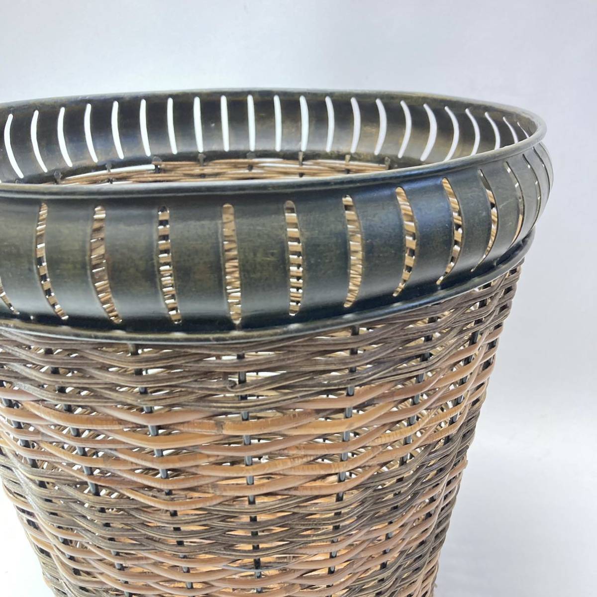  dumpster iron basket . waste basket interior inserting thing storage 