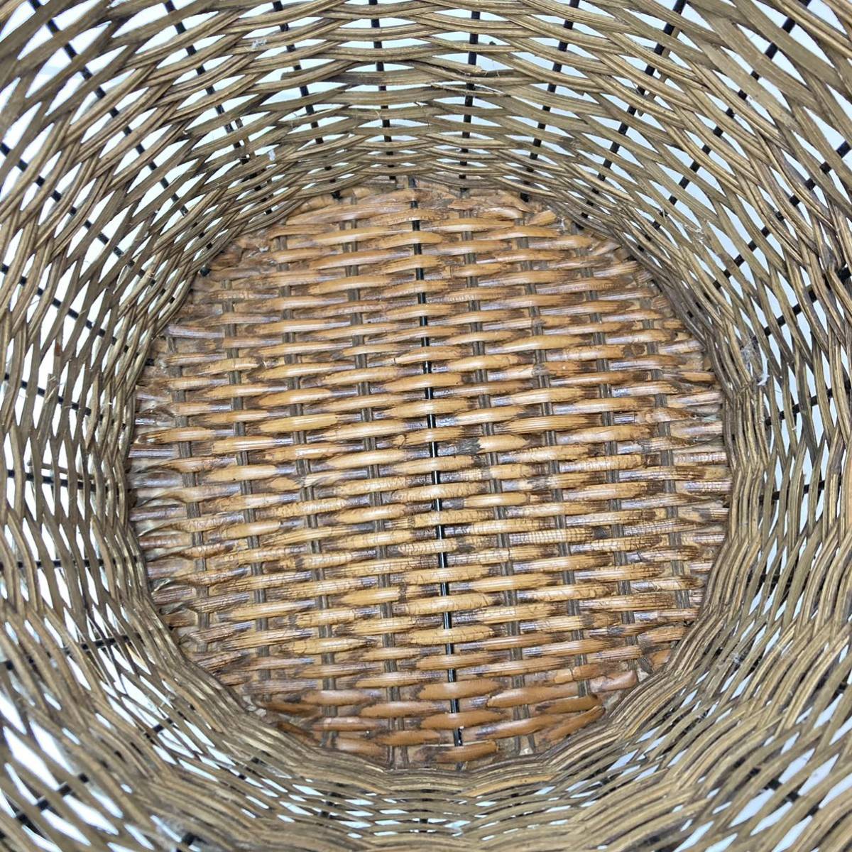  dumpster iron basket . waste basket interior inserting thing storage 