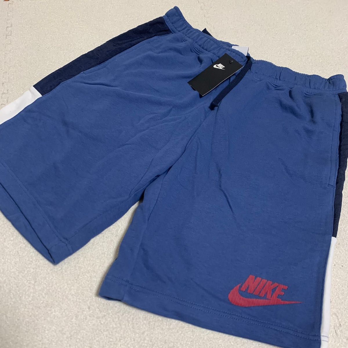 新品未使用 NIKE ナイキ ハーフパンツ ショートパンツ 日本未発売 海外限定 L