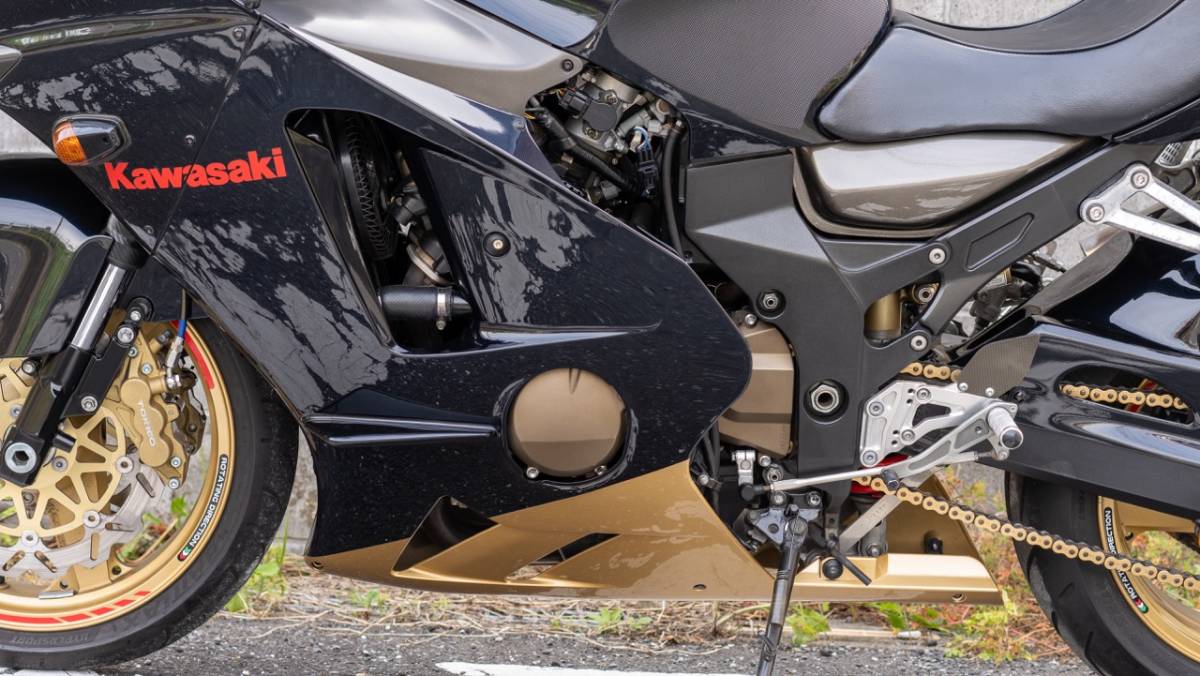 美車】Kawasaki Ninja ZX-12R B型 黒/金 マレーシア仕様 車検25年4 美車】Kawasaki Ninja ZX-12R B型 黒/金 マレーシア仕様 車検25年4