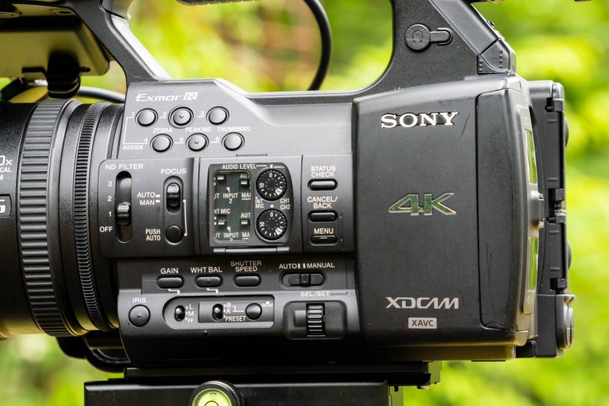 PXW-Z100 放送 業務用 4K60P対応 （FDR-AX1 HXR-NX5R 代替え機）使用時間80時間 完全動作品の画像3